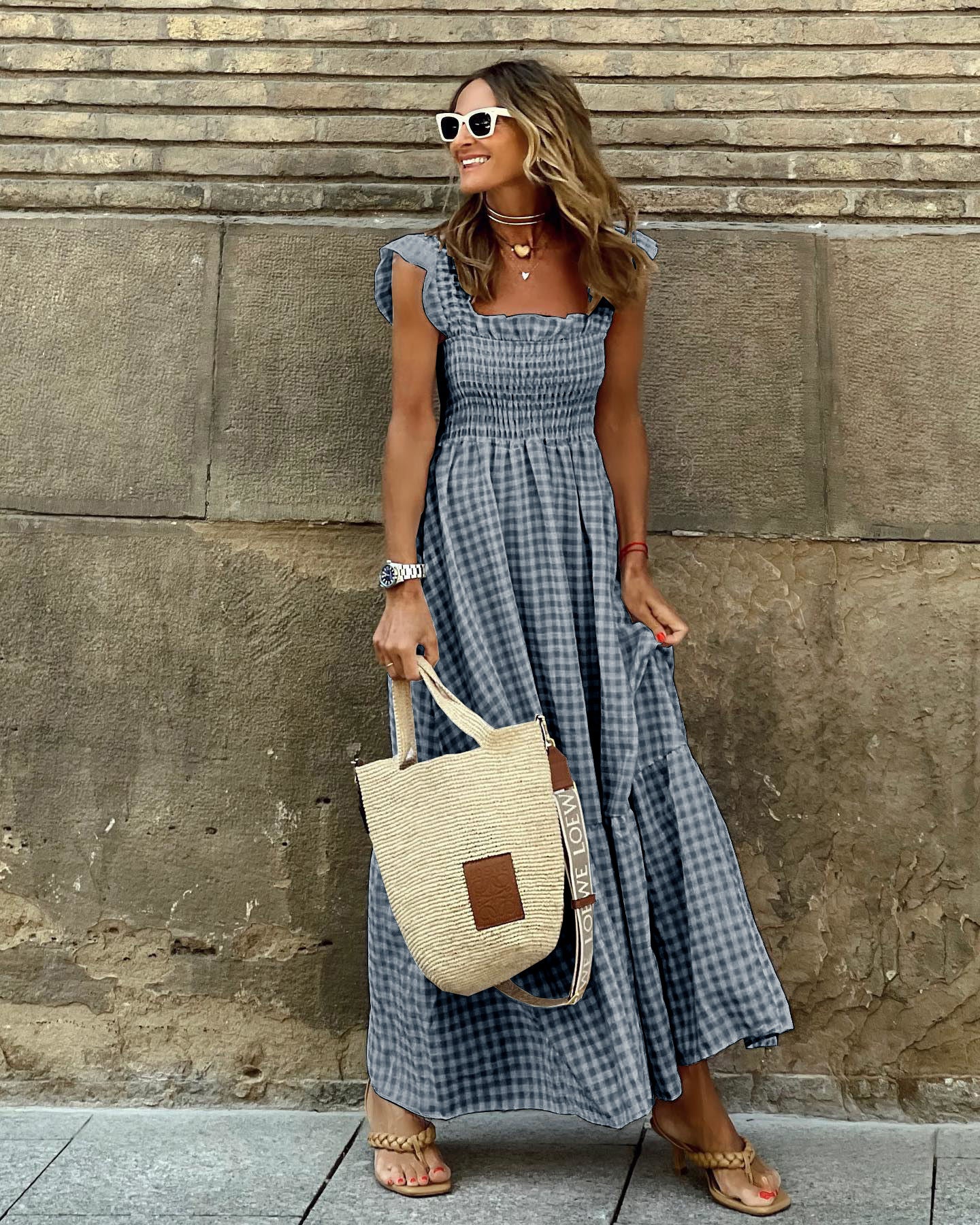 Elena – Geruite maxi-jurk met gesmokte taille en speelse ruffle mouwen