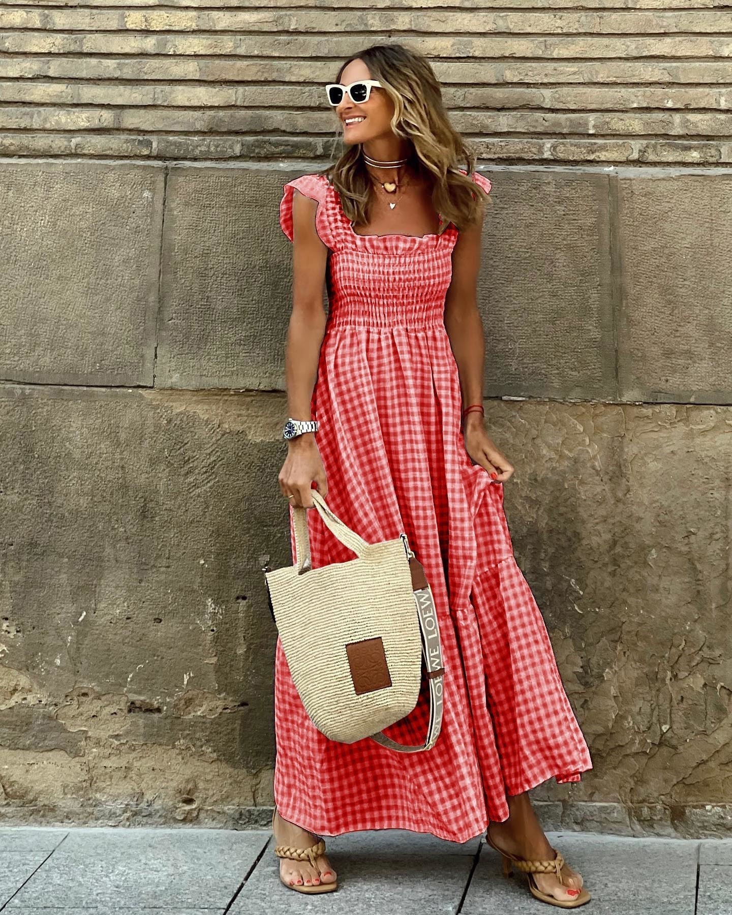 Elena – Geruite maxi-jurk met gesmokte taille en speelse ruffle mouwen