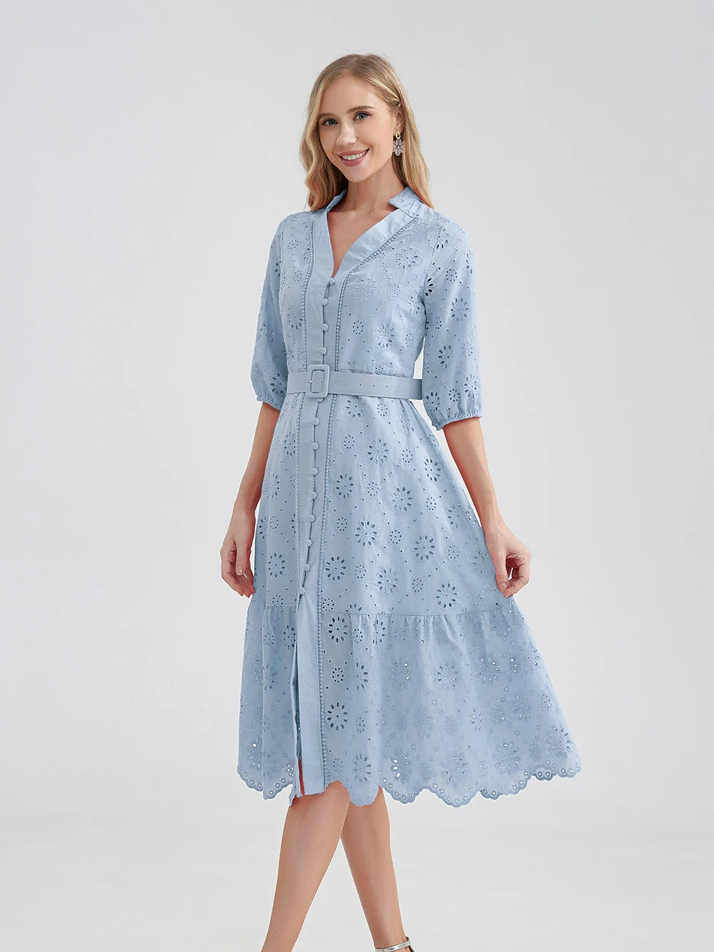 Evi – Zomer Midi Jurk met Kanten details en tailleriem