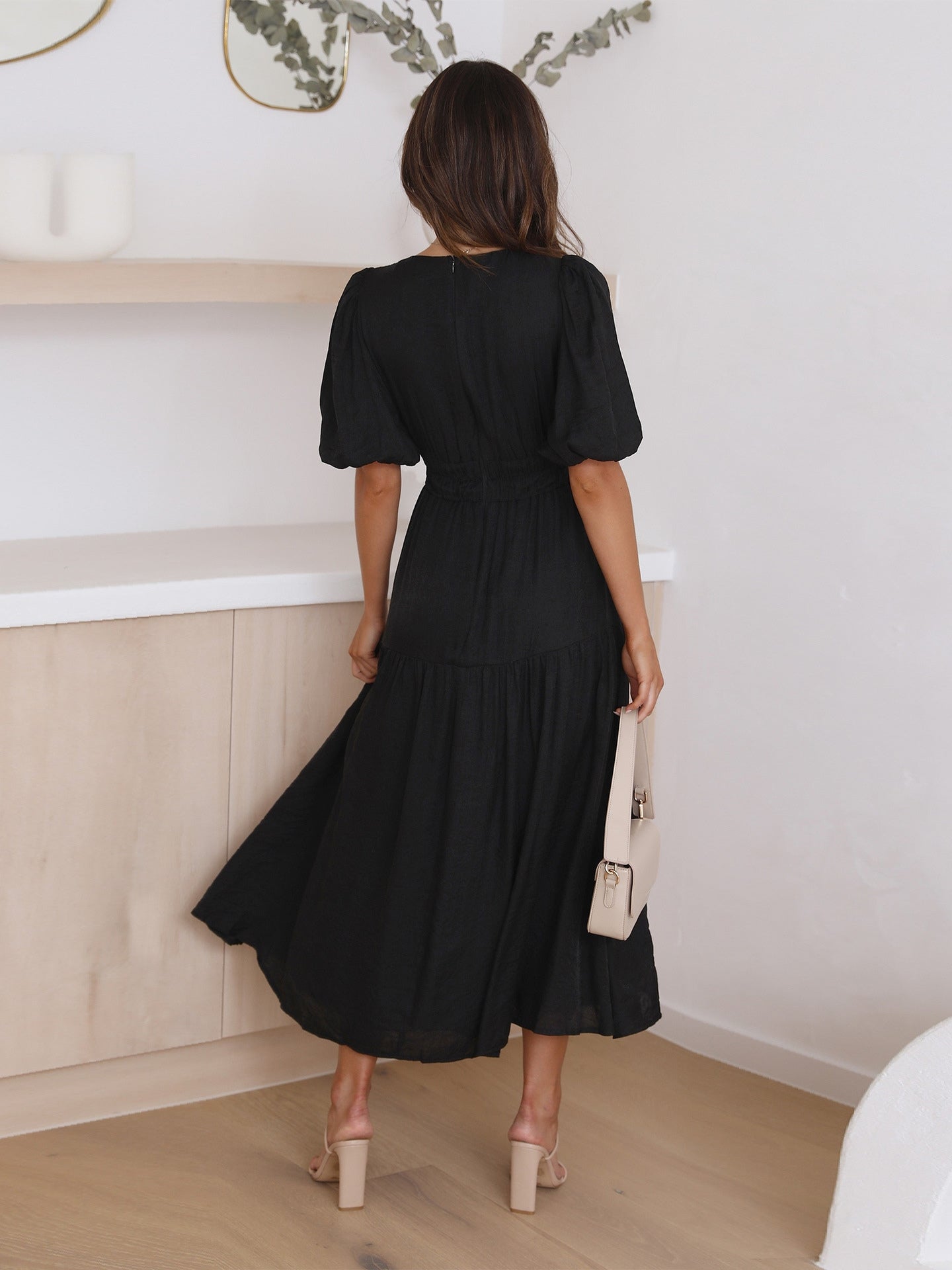 Mila - Getailleerde Midi Viscose Zomer Jurk met Pofmouwen en V-hals
