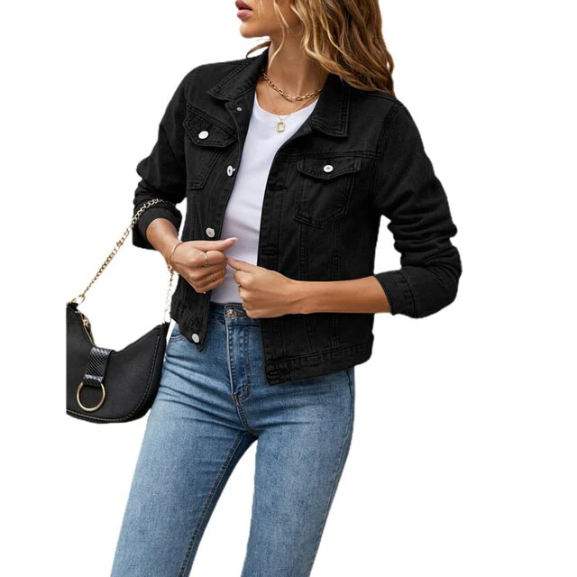 Mila – Korte damesjas van denim met borstzakken en knopen