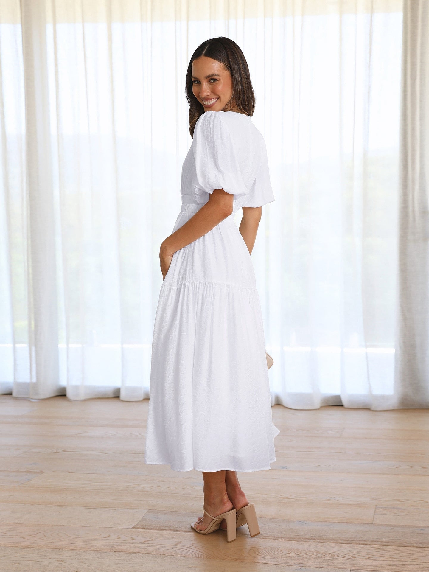Mila - Getailleerde Midi Viscose Zomer Jurk met Pofmouwen en V-hals