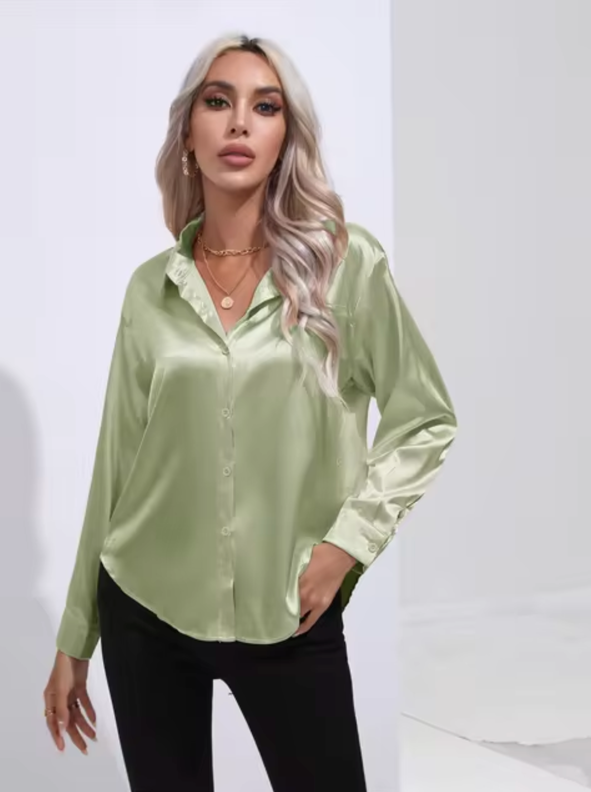 Annika - Luxe Satijnen Blouse met reverskraag