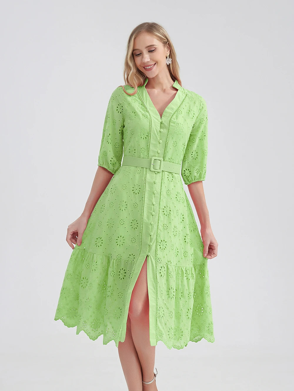Evi – Zomer Midi Jurk met Kanten details en tailleriem
