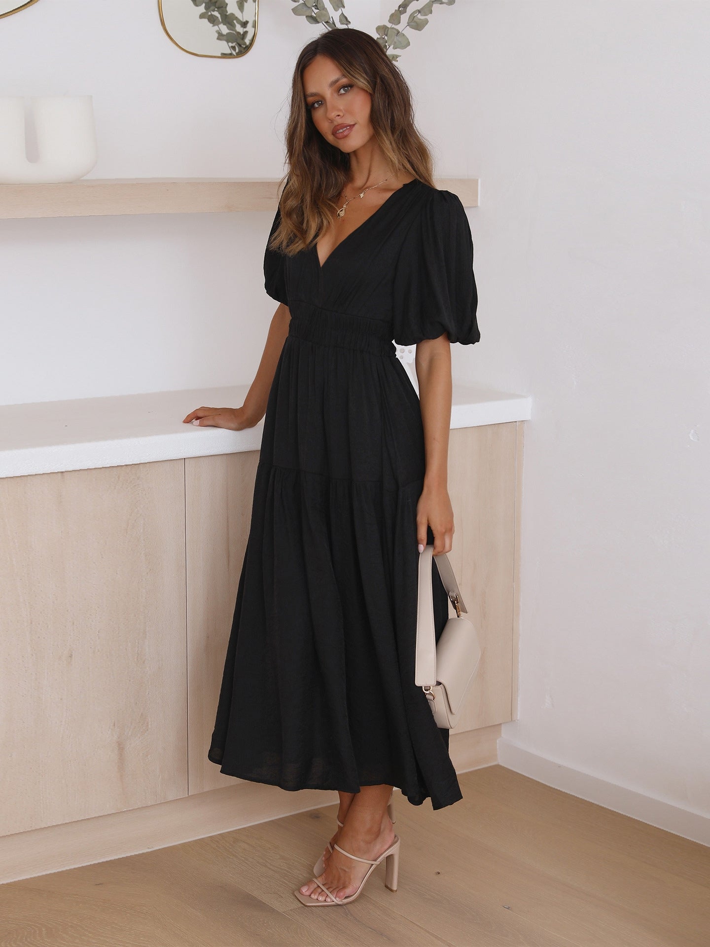 Mila - Getailleerde Midi Viscose Zomer Jurk met Pofmouwen en V-hals