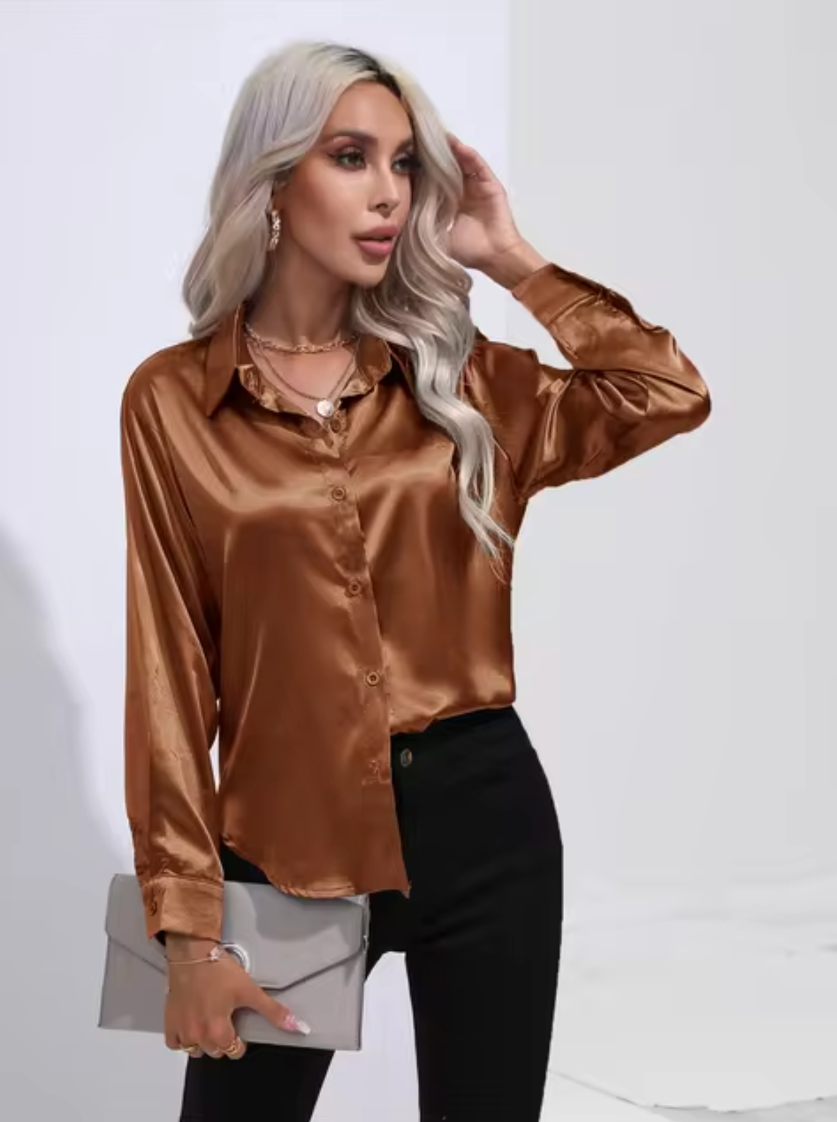 Annika - Luxe Satijnen Blouse met reverskraag