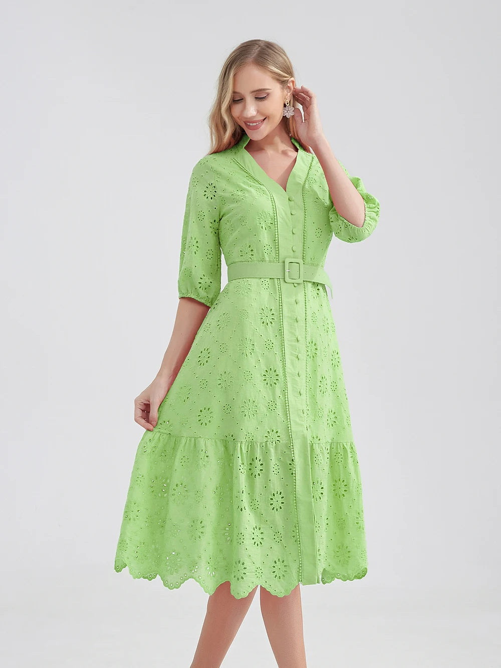 Evi – Zomer Midi Jurk met Kanten details en tailleriem