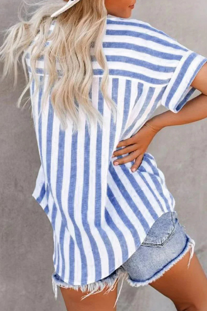 Angela – Oversized Blauw Wit Gestreepte Zomerblouse Met V-hals