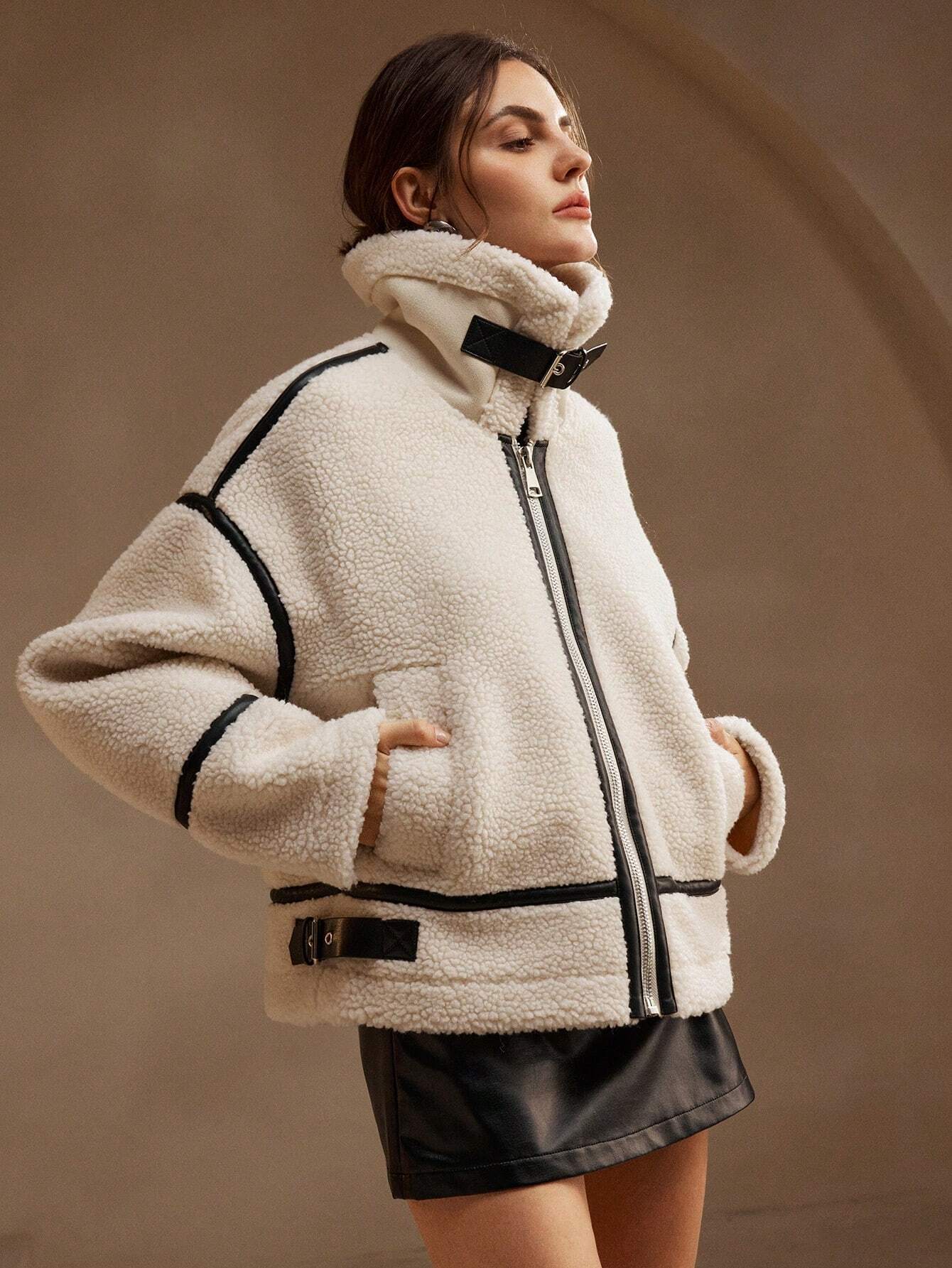 Nova – oversized jas van pluche stof met ritssluiting en moderne afwerking