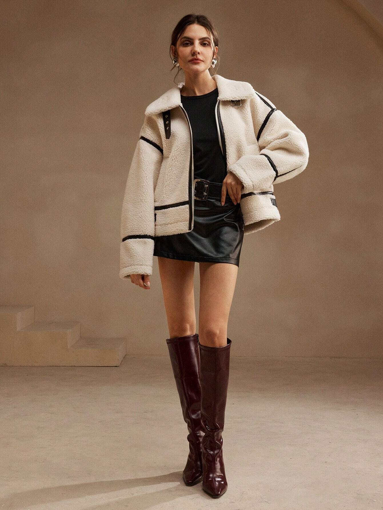 Nova – oversized jas van pluche stof met ritssluiting en moderne afwerking
