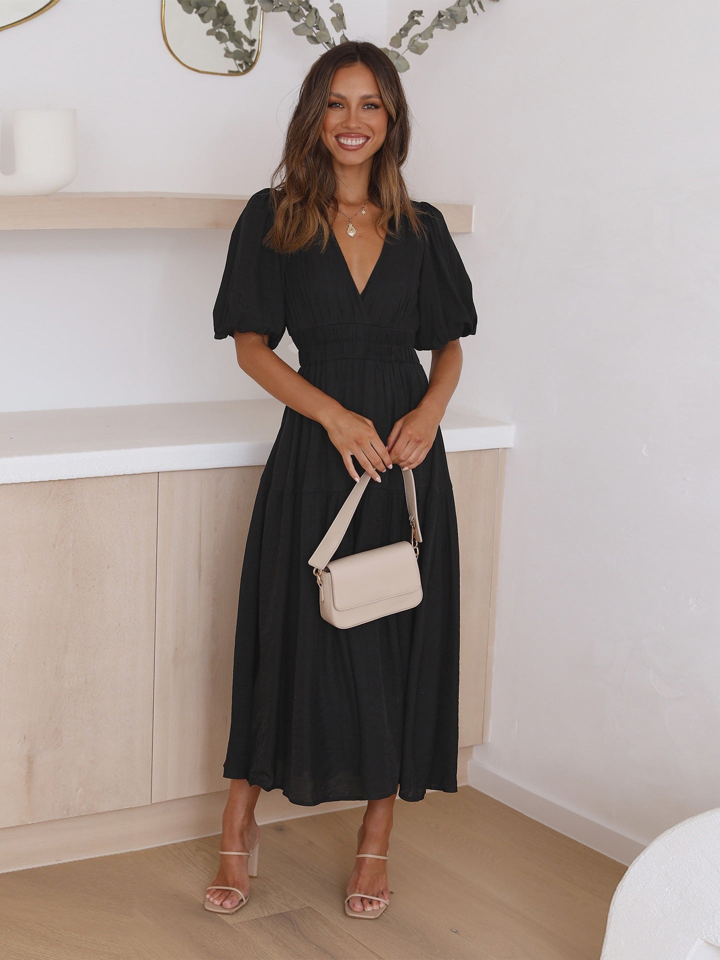 Mila - Getailleerde Midi Viscose Zomer Jurk met Pofmouwen en V-hals