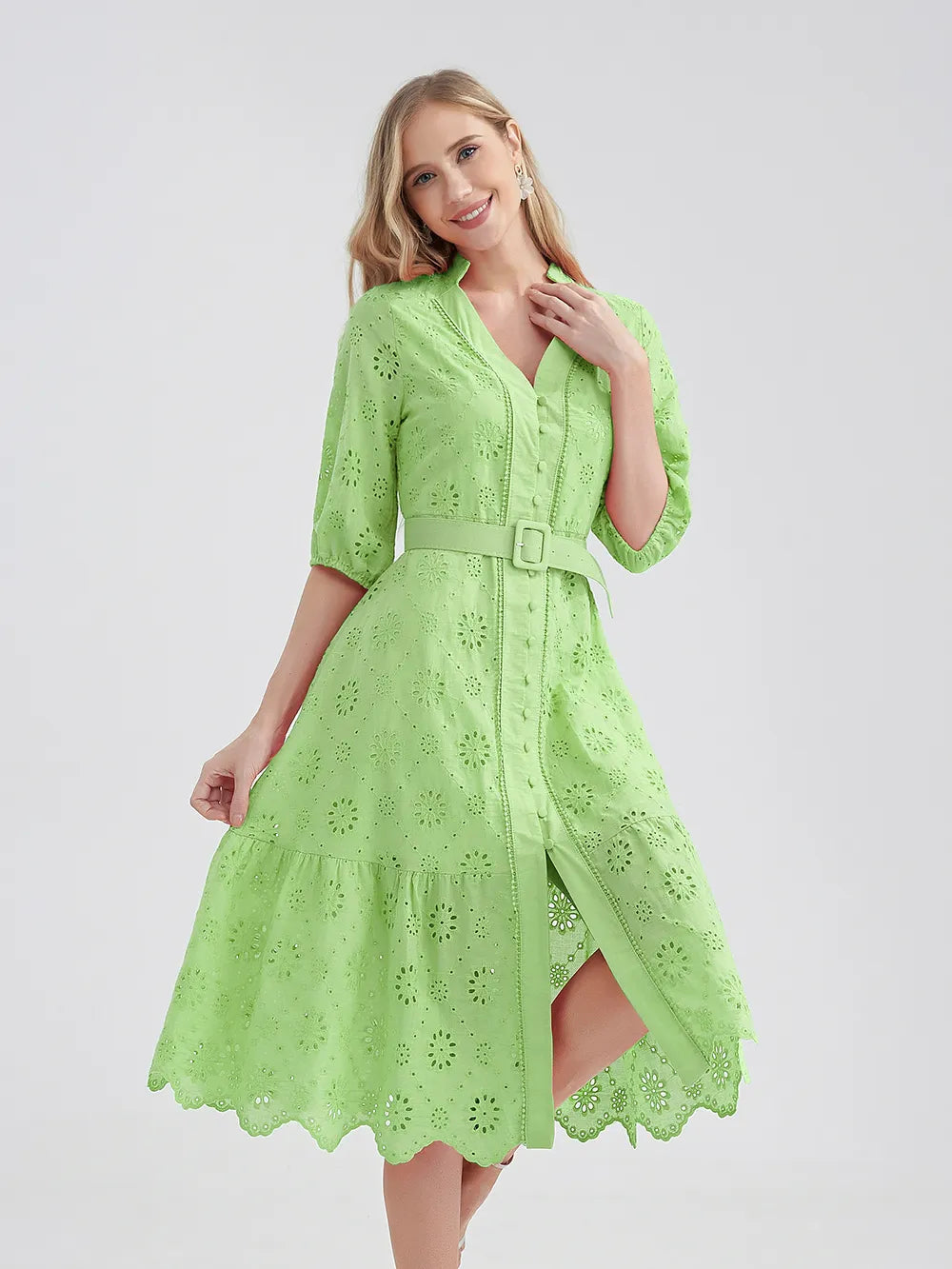 Evi – Zomer Midi Jurk met Kanten details en tailleriem