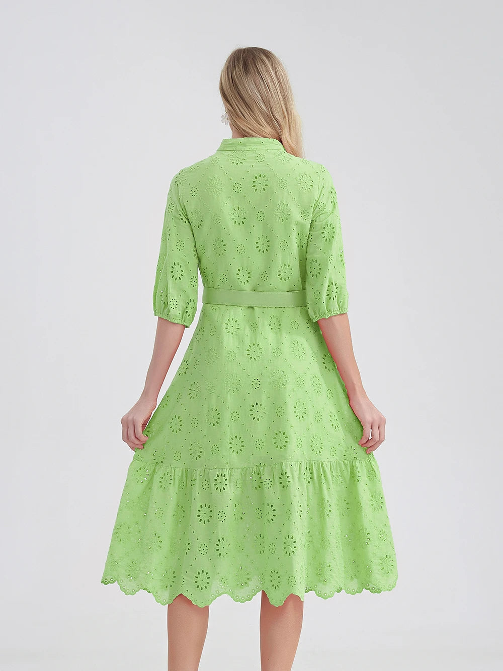 Evi – Zomer Midi Jurk met Kanten details en tailleriem