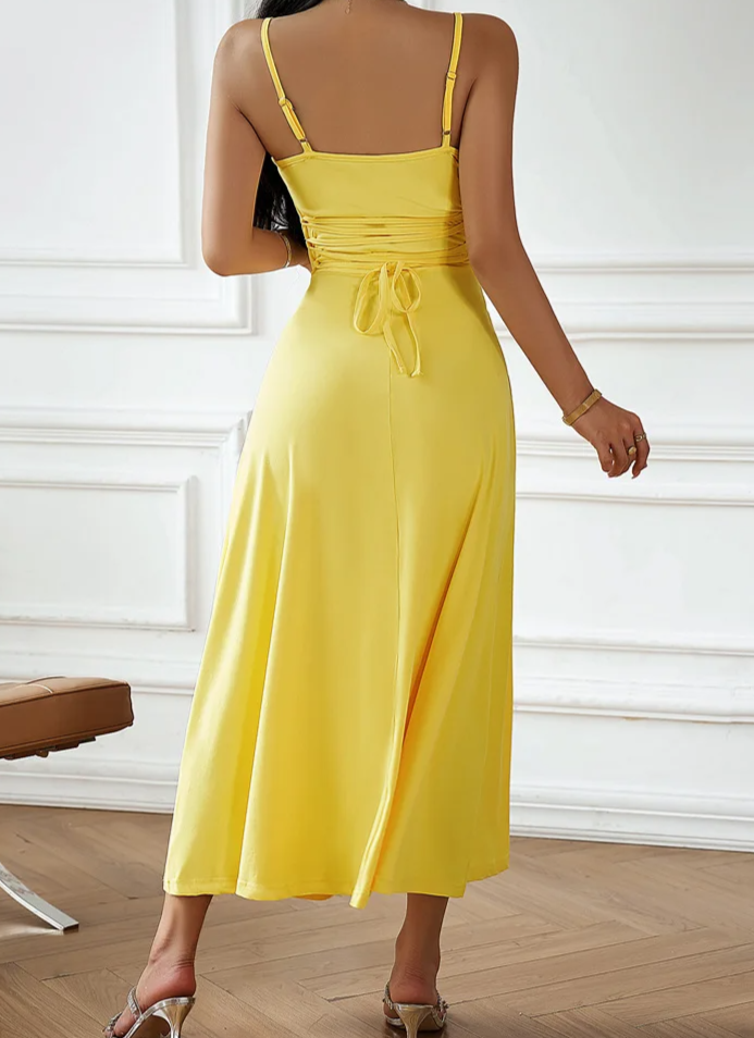Freya – Maxi-jurk met vloeiende rok en diepe V-hals