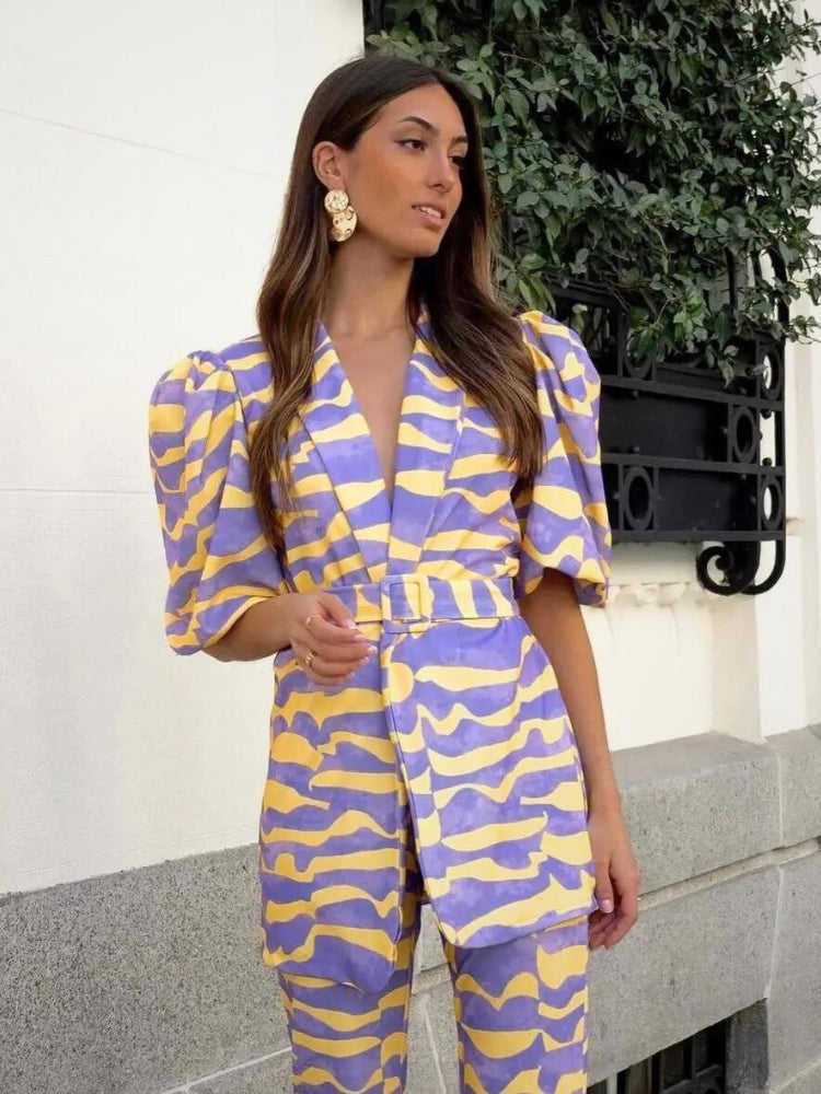 Nina – co-ord blazer set met pofmouwen in paars-gele zebra print