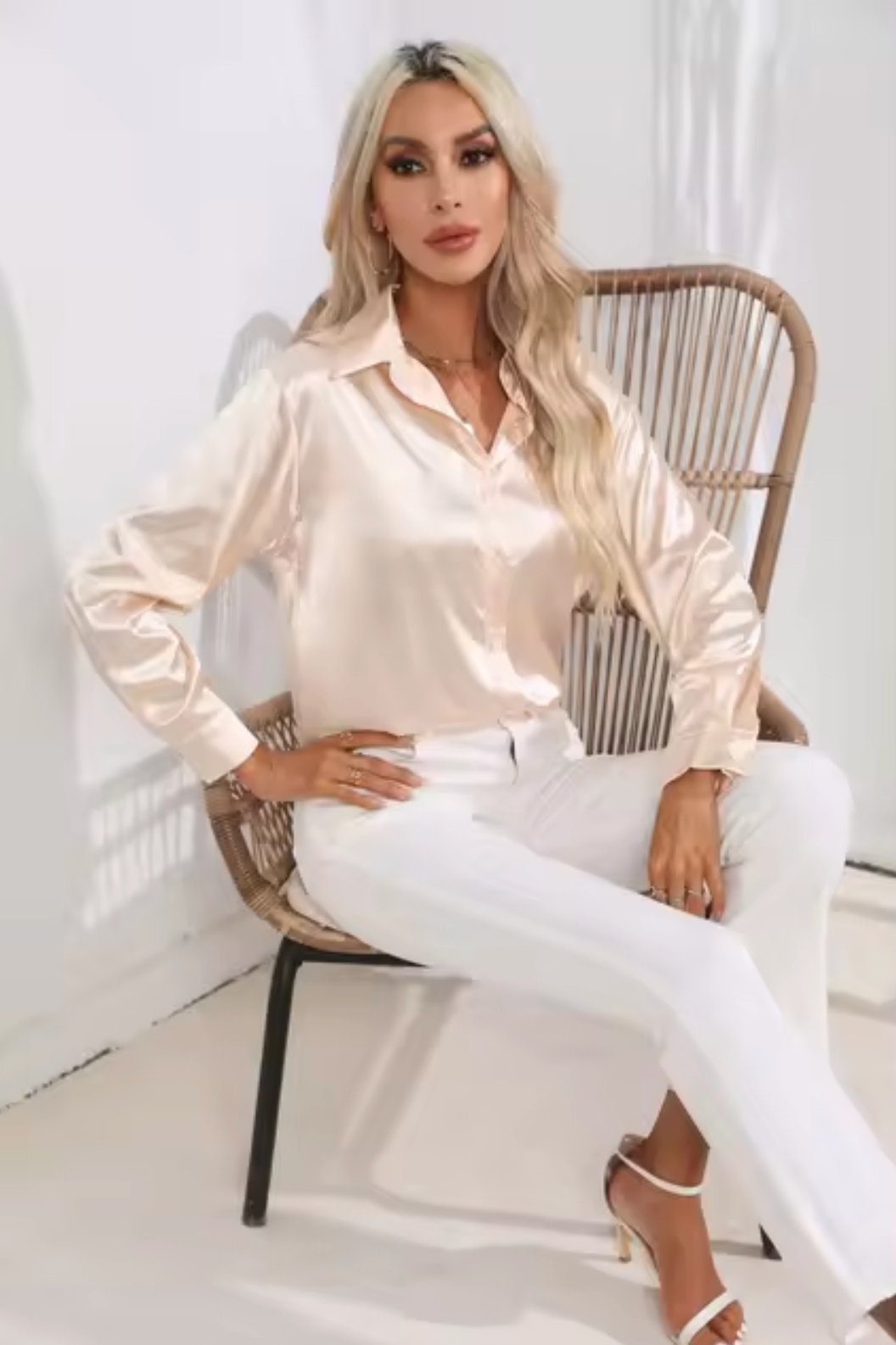 Annika - Luxe Satijnen Blouse met reverskraag