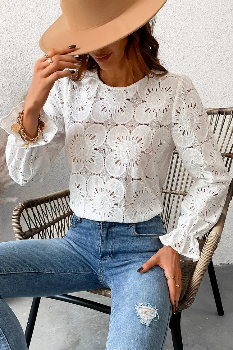 Sophie – Geborduurde Dames Blouse Met Trompetmouwen