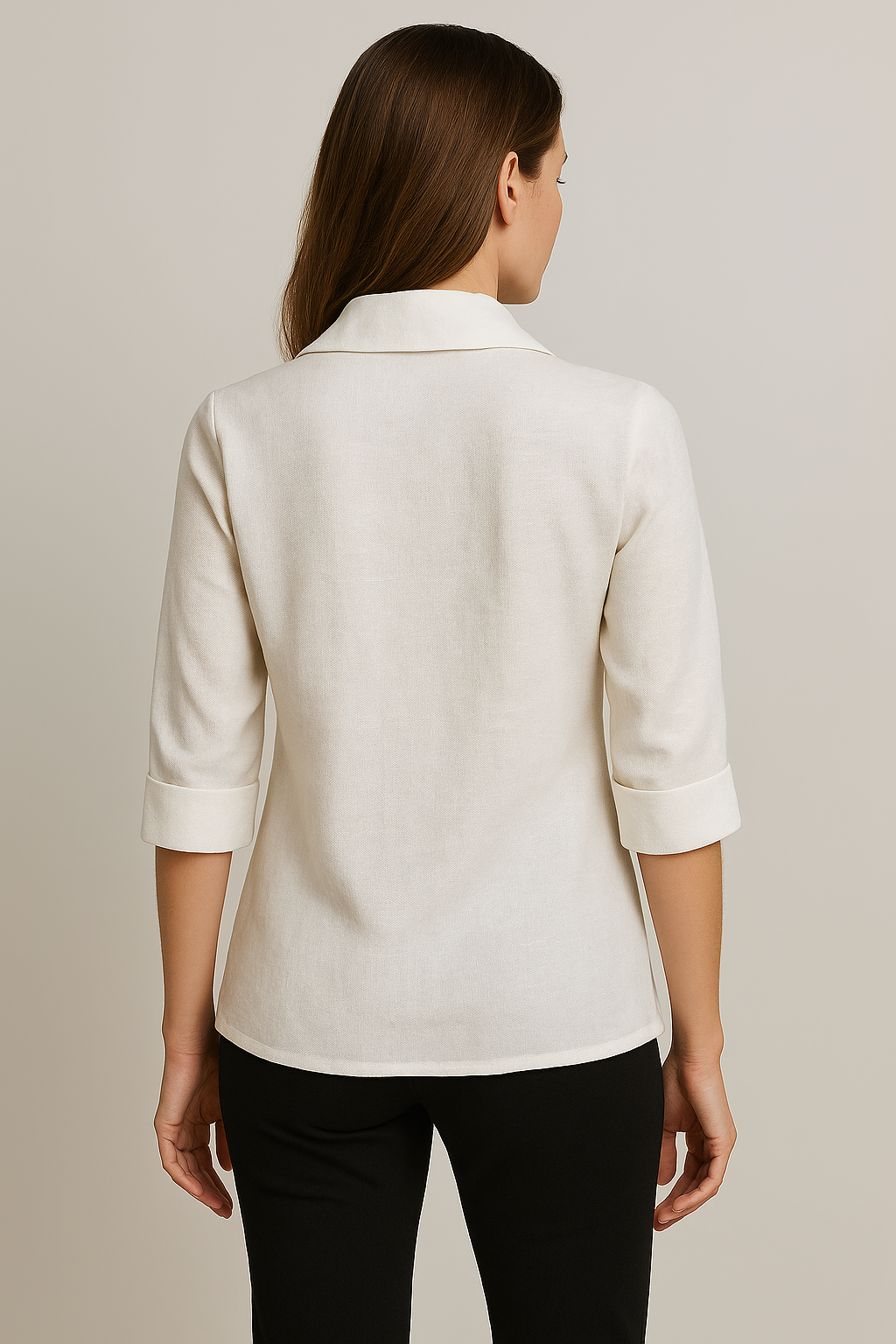 Sophie – Linnen Blouse Met V-hals En Parelknopen