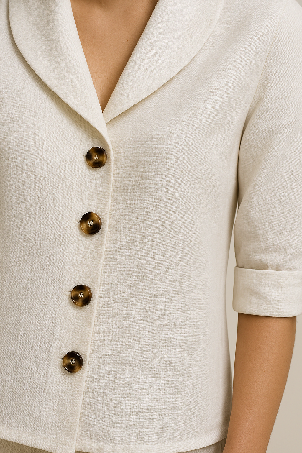 Sophie – Linnen Blouse Met V-hals En Parelknopen