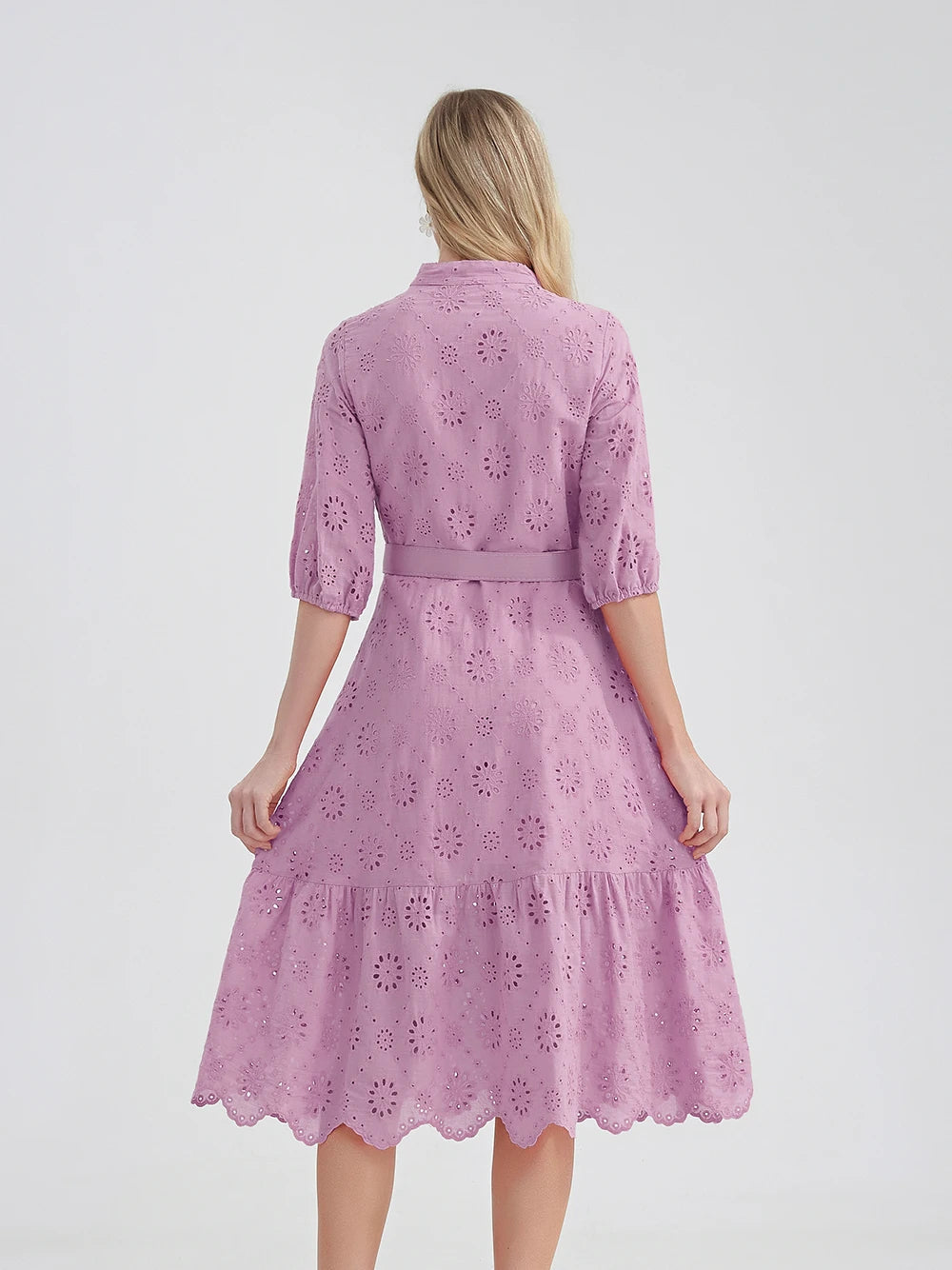 Evi – Zomer Midi Jurk met Kanten details en tailleriem