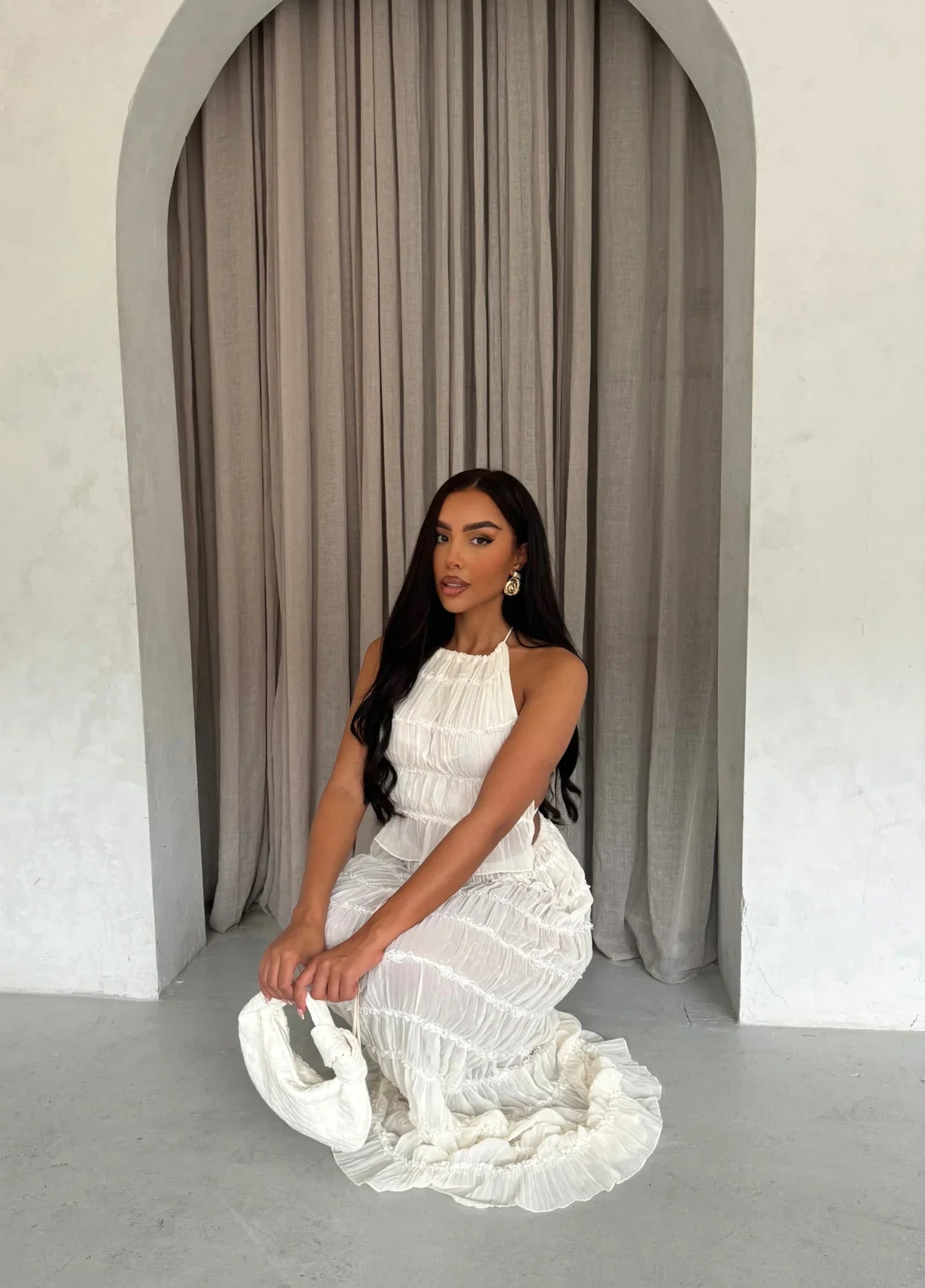 Sienna – Two-piece set van chiffon met haltertop maxi rok en ruches