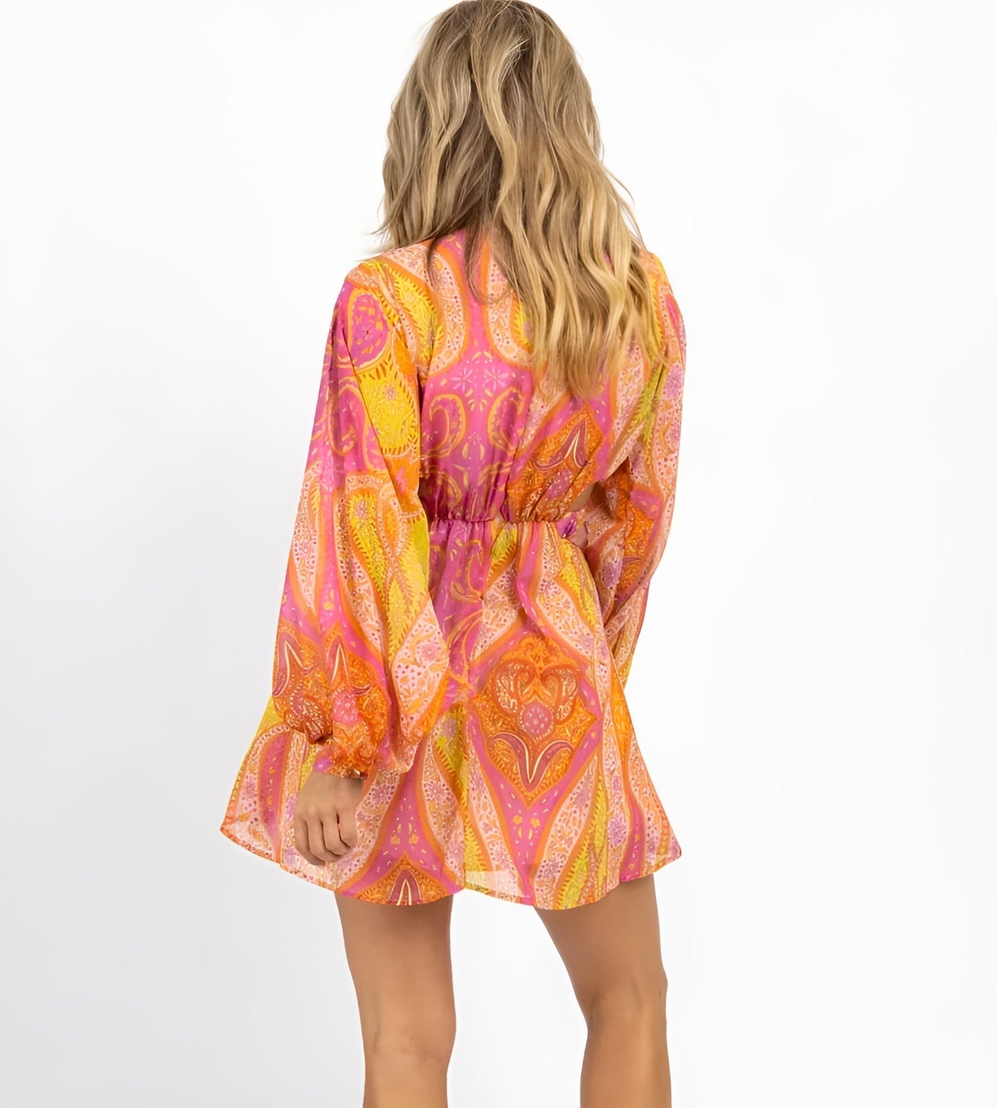 Elina – Mini zomerjurk met boho-print en open rug