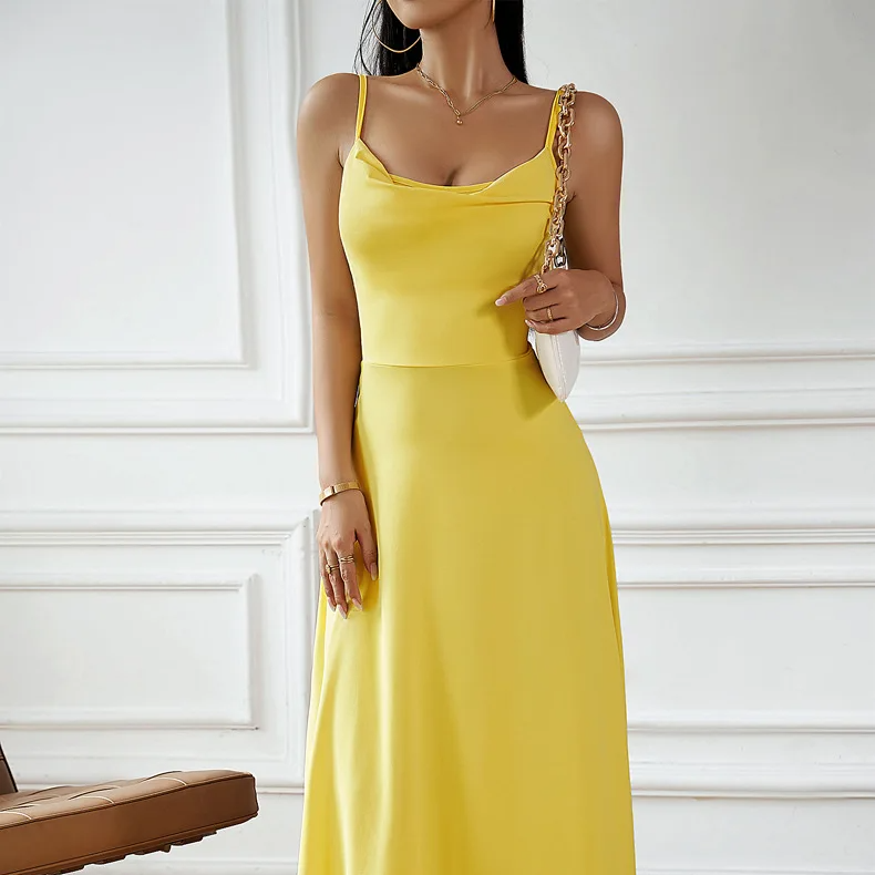 Freya – Maxi-jurk met vloeiende rok en diepe V-hals