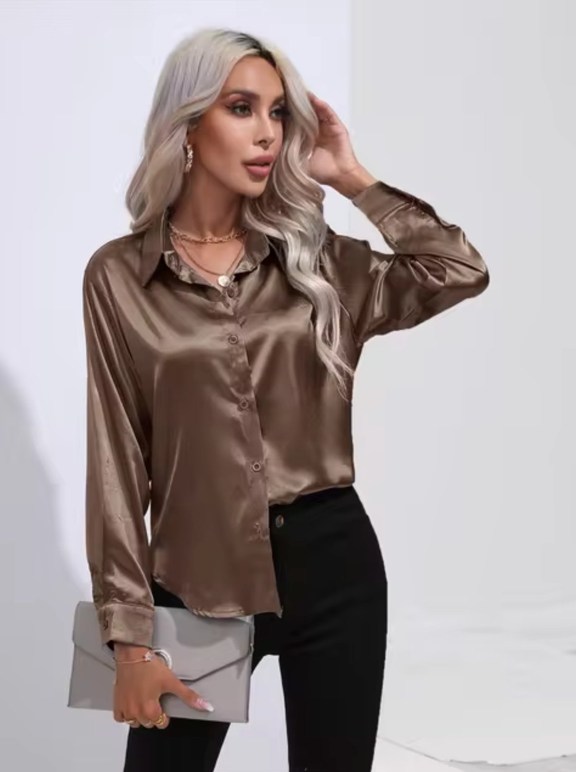 Annika - Luxe Satijnen Blouse met reverskraag