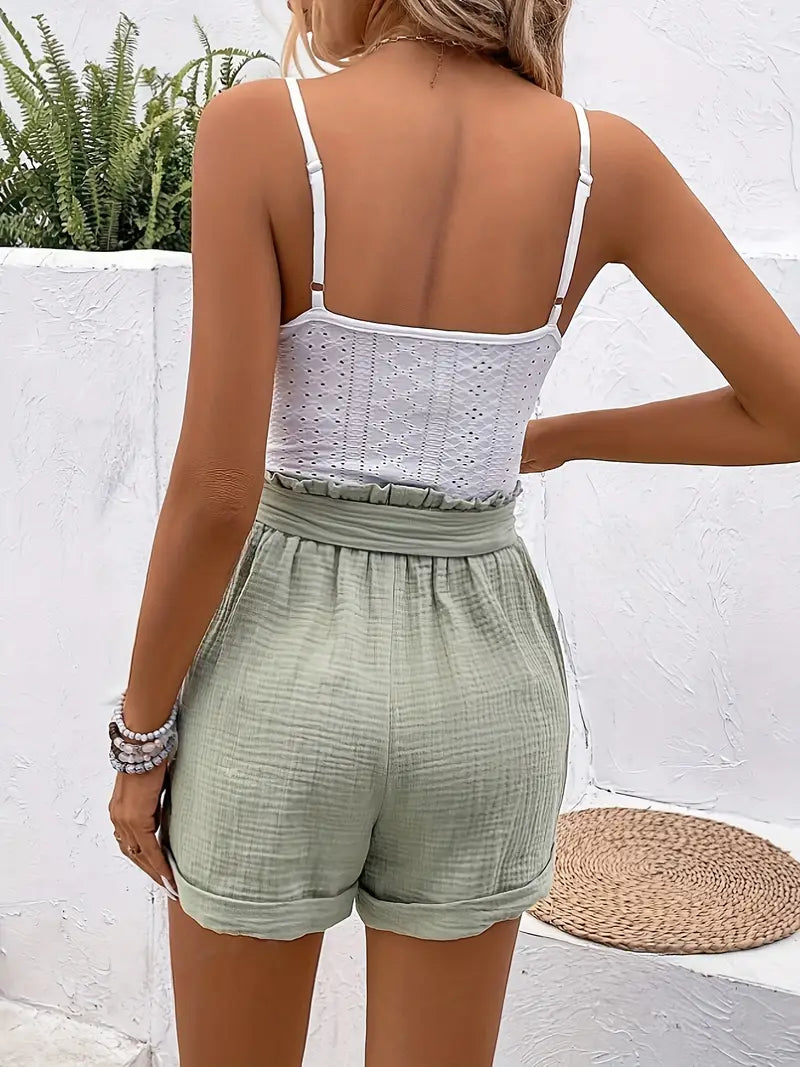 Liv – Witte katoenen zomerset Met Kanten met cami top & hoge taille short