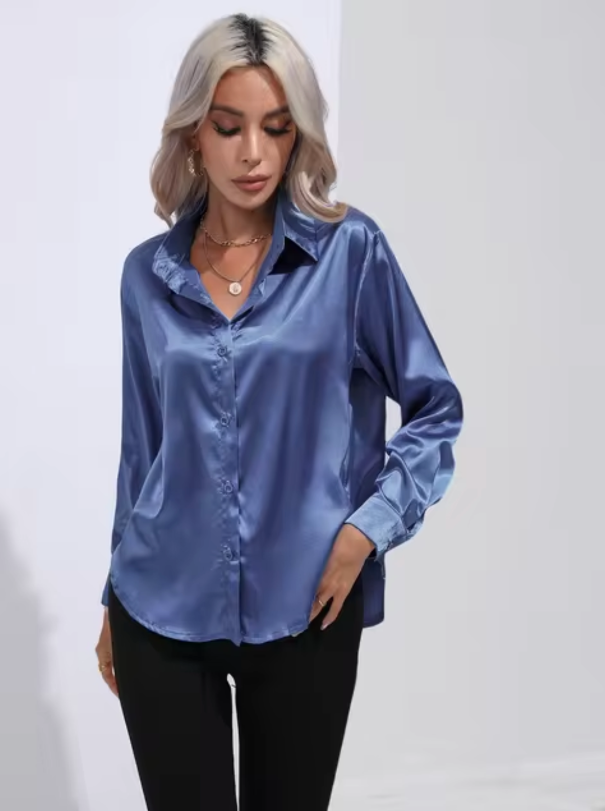 Annika - Luxe Satijnen Blouse met reverskraag