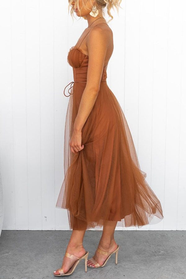 Elise – Zachtblauwe chiffon maxi-jurk met tulelaag en ronde hals