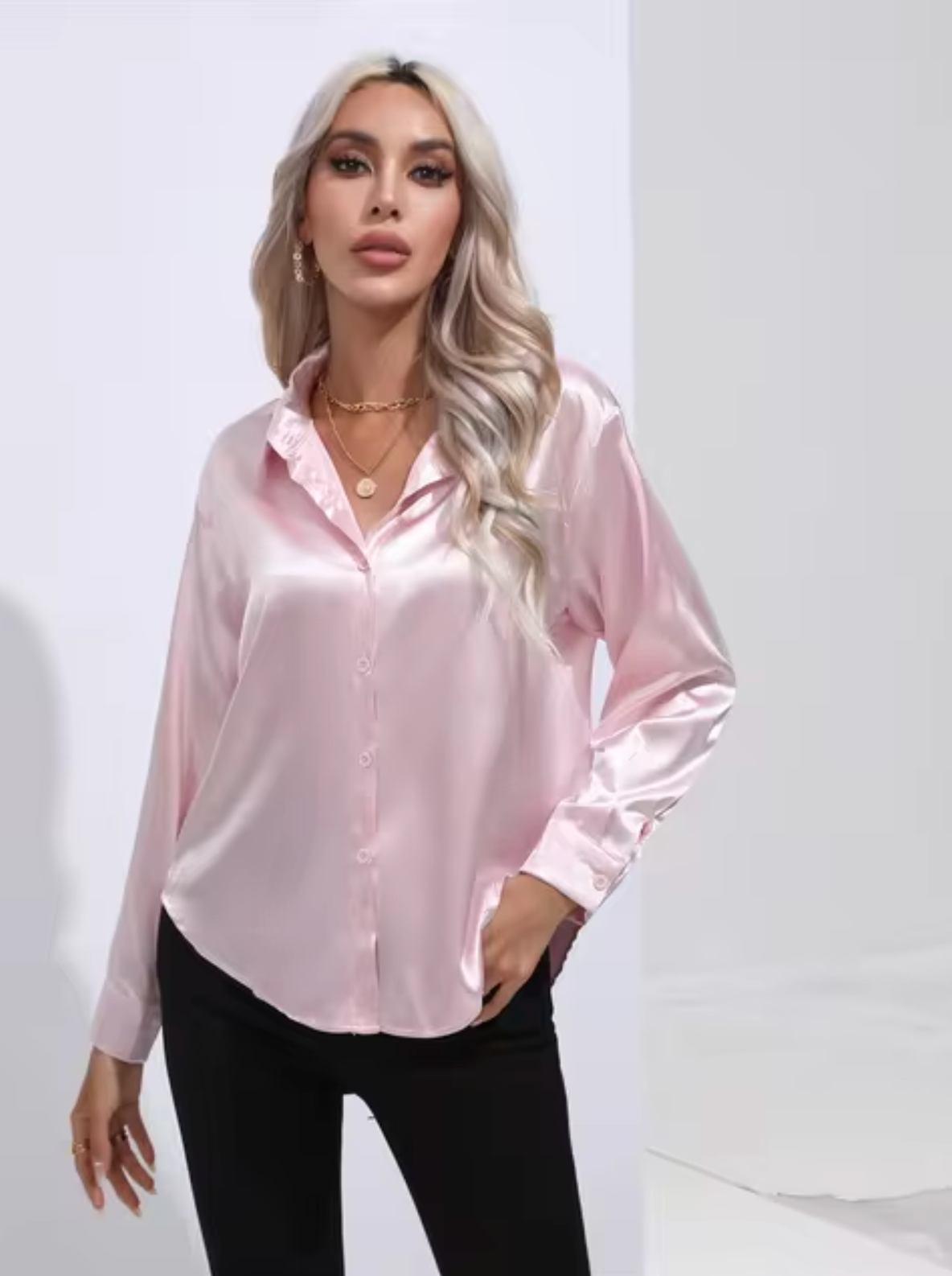 Annika - Luxe Satijnen Blouse met reverskraag