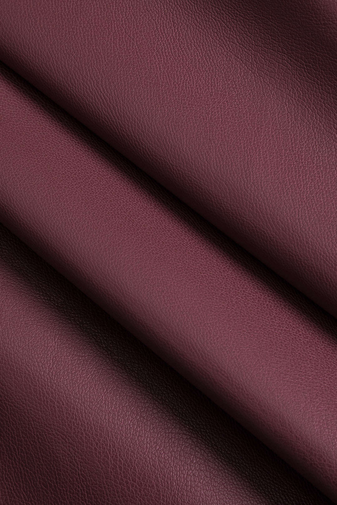 Crimson – faux leren trenchcoat in bordeaux met ceintuur en zakken