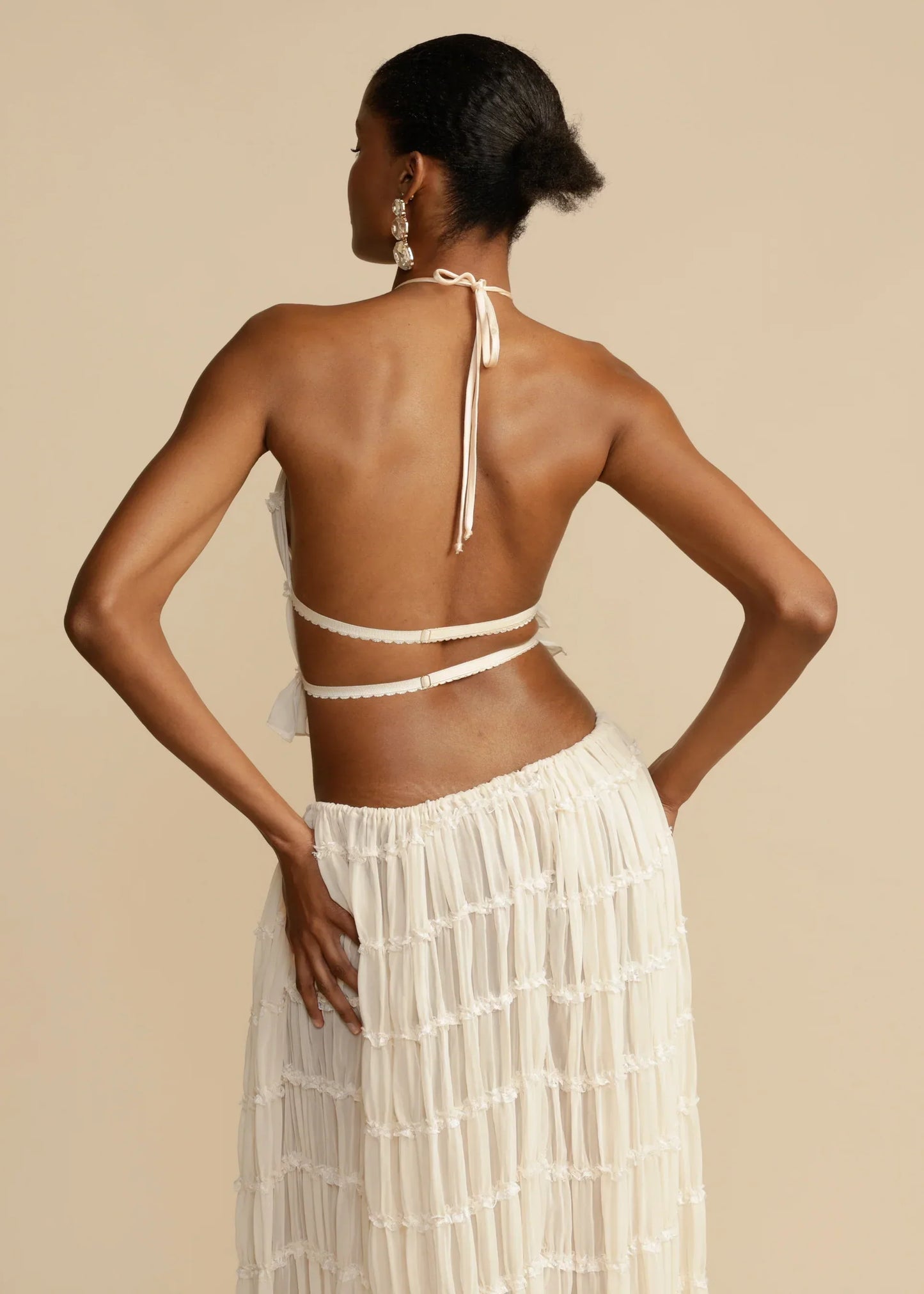 Sienna – Two-piece set van chiffon met haltertop maxi rok en ruches