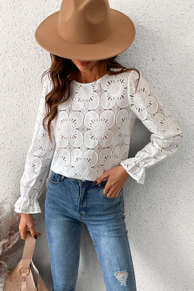 Sophie – Geborduurde Dames Blouse Met Trompetmouwen