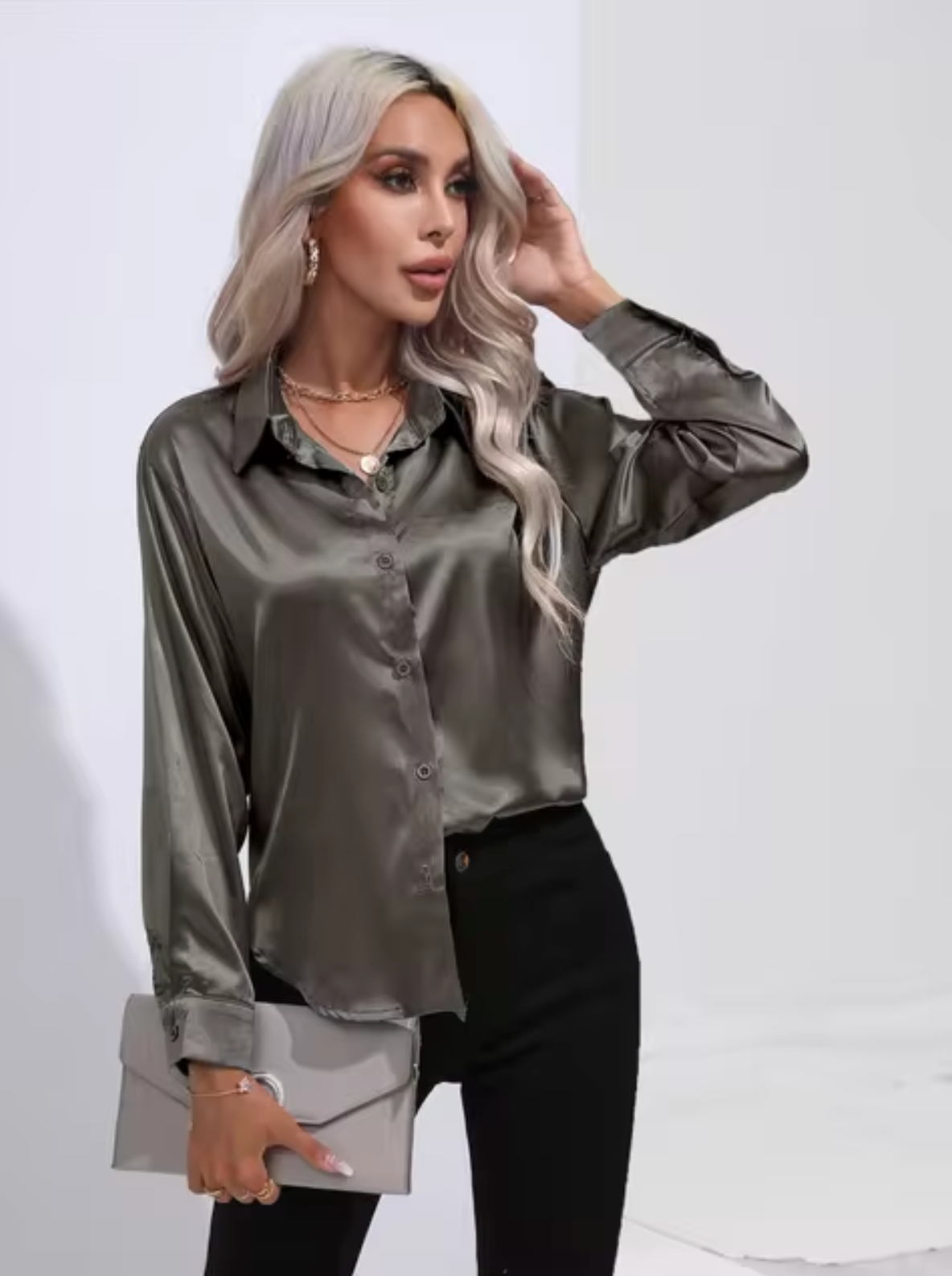 Annika - Luxe Satijnen Blouse met reverskraag