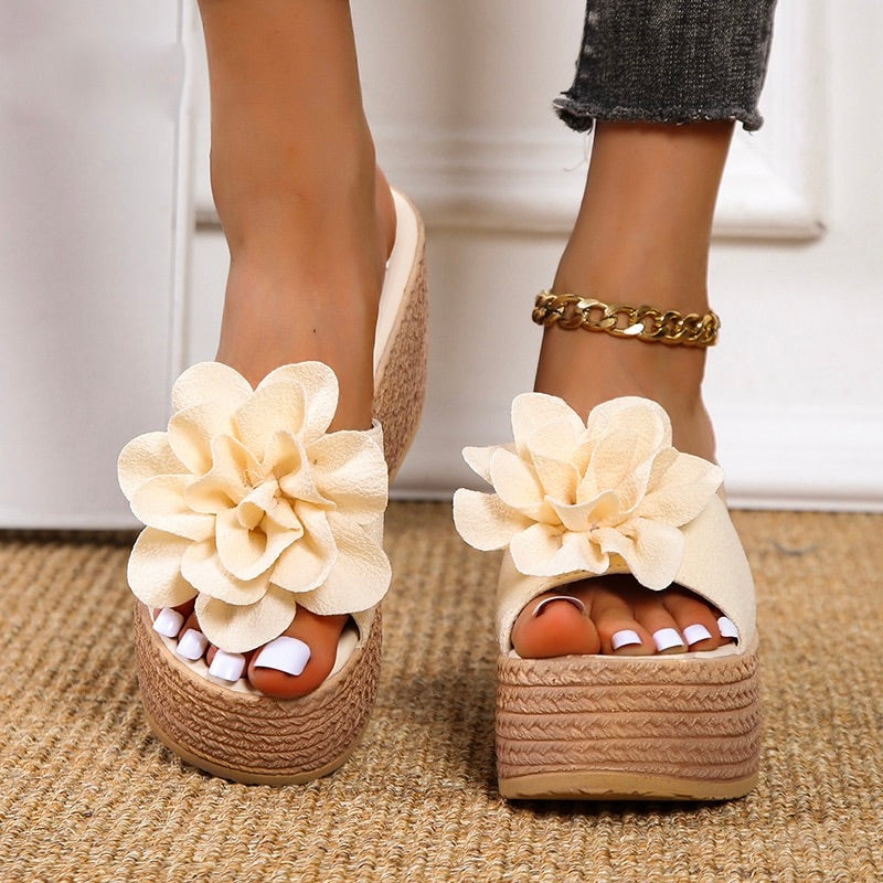 Alfie – Zomerse wedge sandalen met bloemen