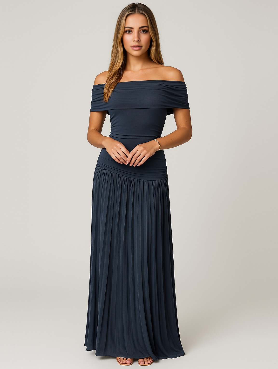 Isabella – off-shoulder maxi-jurk met geplisseerde rok en gelaagde bandjes