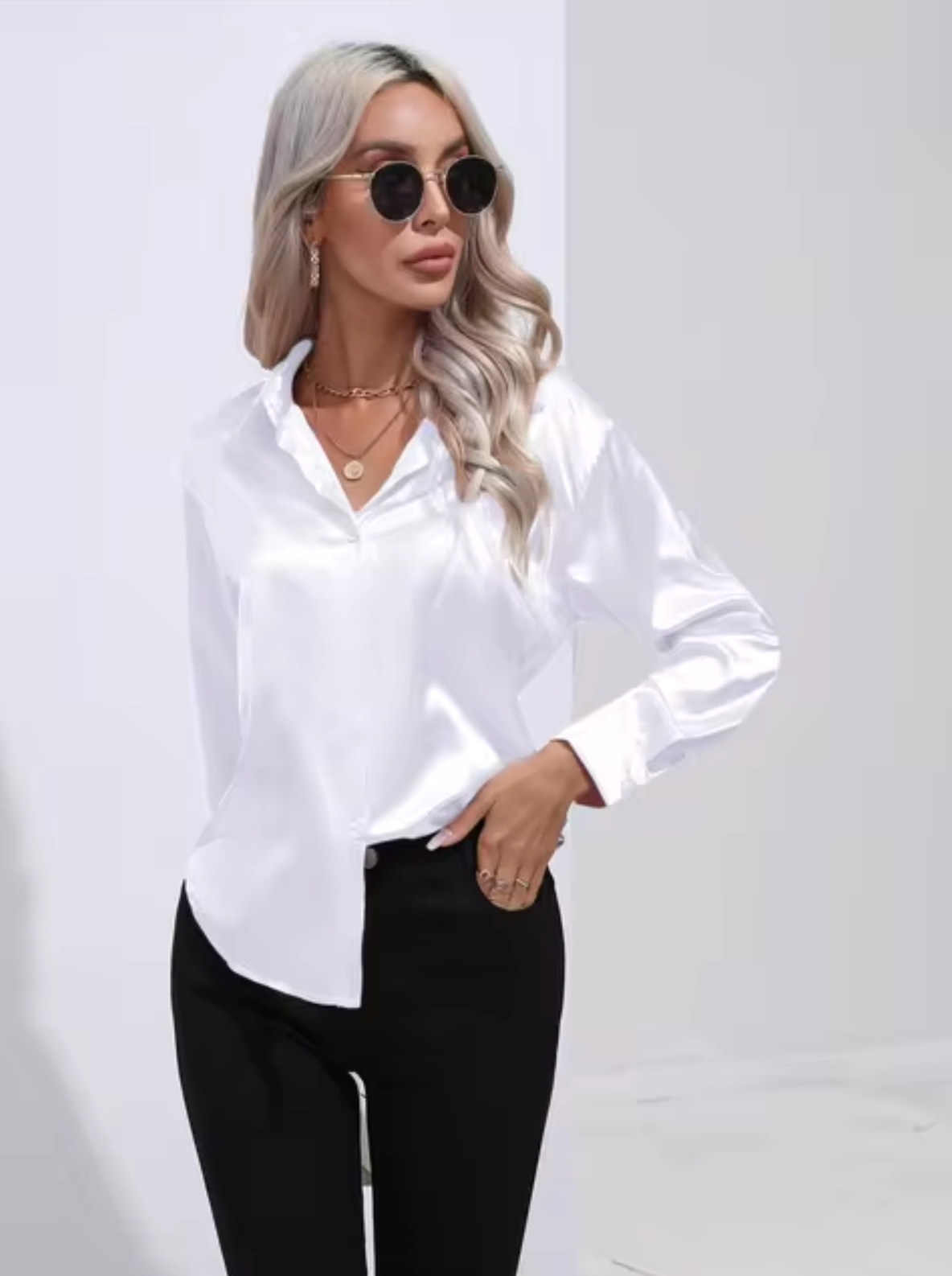 Annika - Luxe Satijnen Blouse met reverskraag