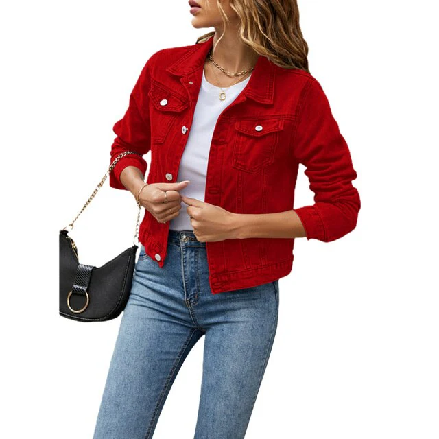 Mila – Korte damesjas van denim met borstzakken en knopen