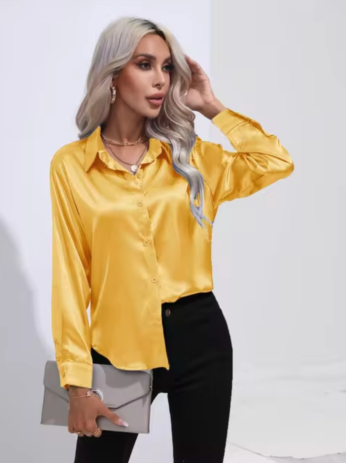 Annika - Luxe Satijnen Blouse met reverskraag