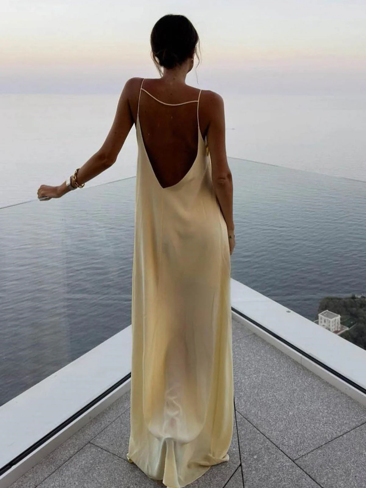Sanne – zomer maxi jurk met open rug en fijne spaghettibandjes