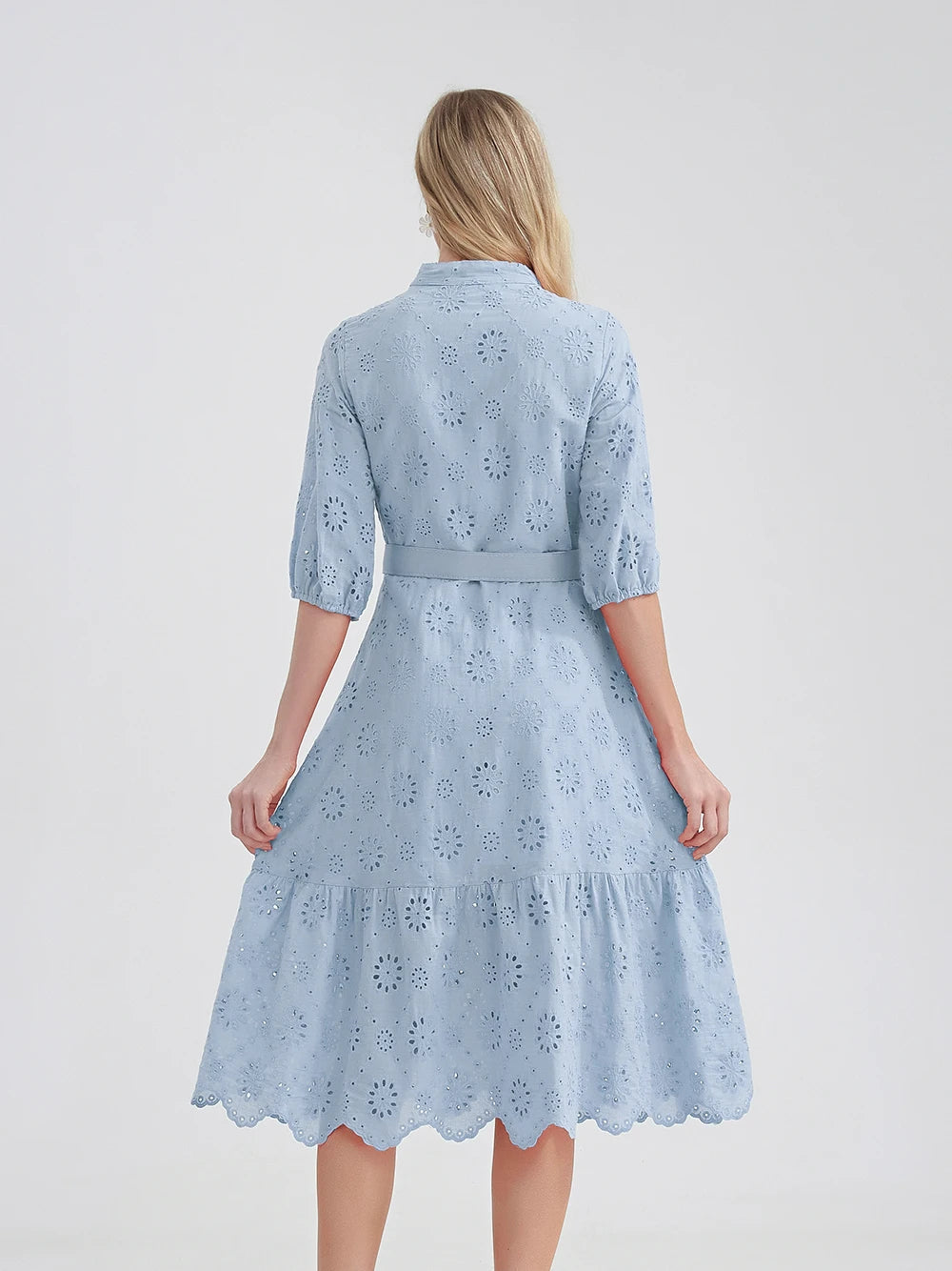 Evi – Zomer Midi Jurk met Kanten details en tailleriem