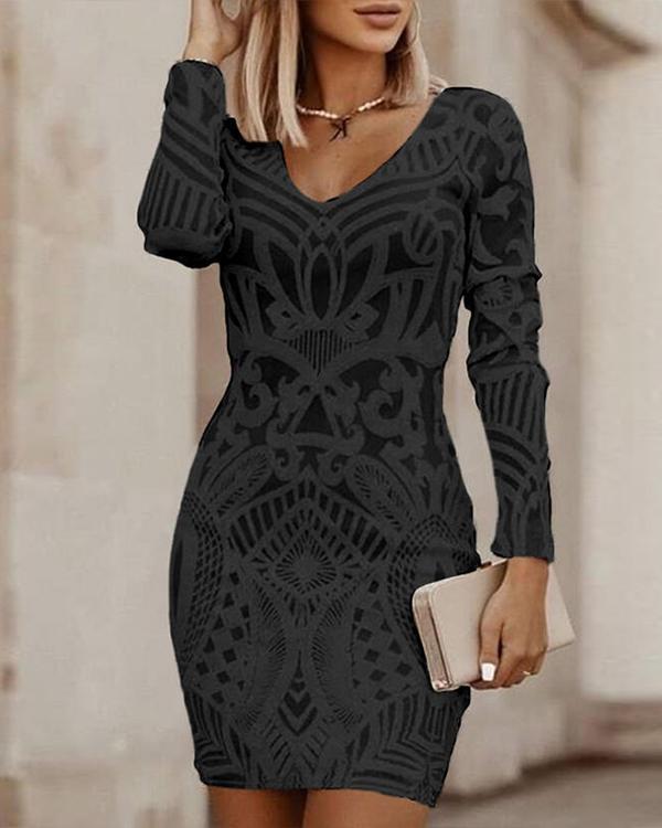 Anjie – Bodycon jurk met diepe V-hals en vrouwelijk silhouet