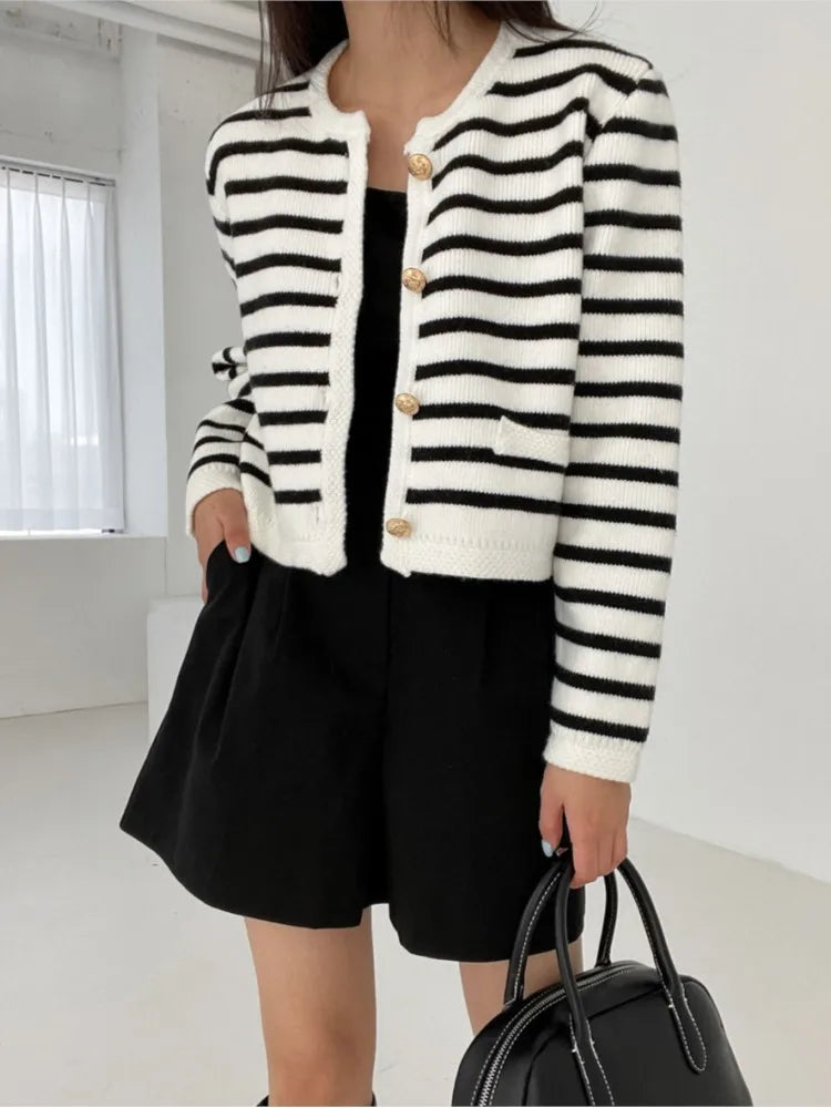 Fleur – Gebreide cardigan met cropped pasvorm