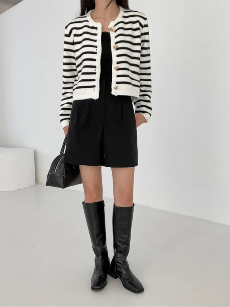 Fleur – Gebreide cardigan met cropped pasvorm