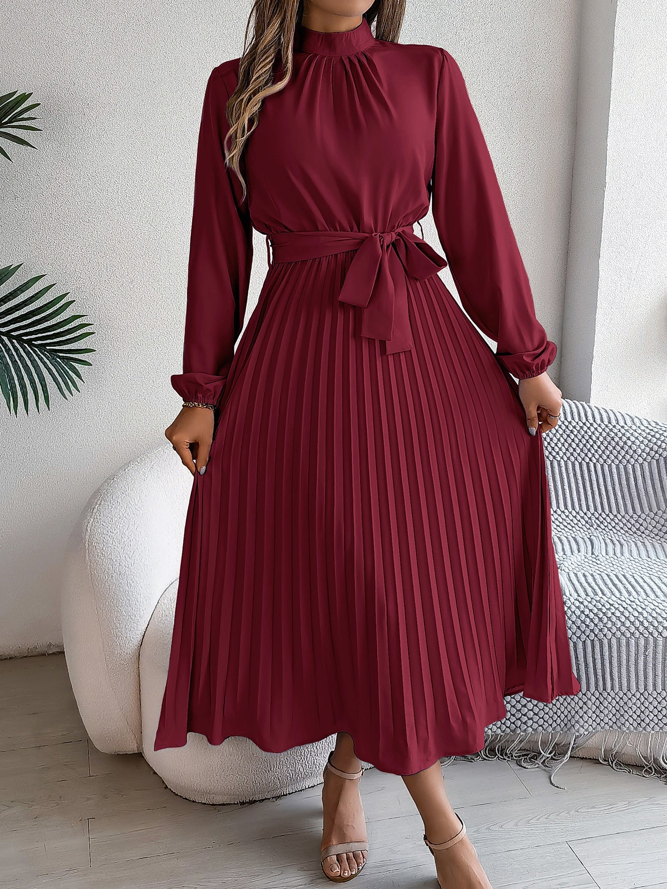 Lea – midi-jurk met opstaande kraag en geplooide rok