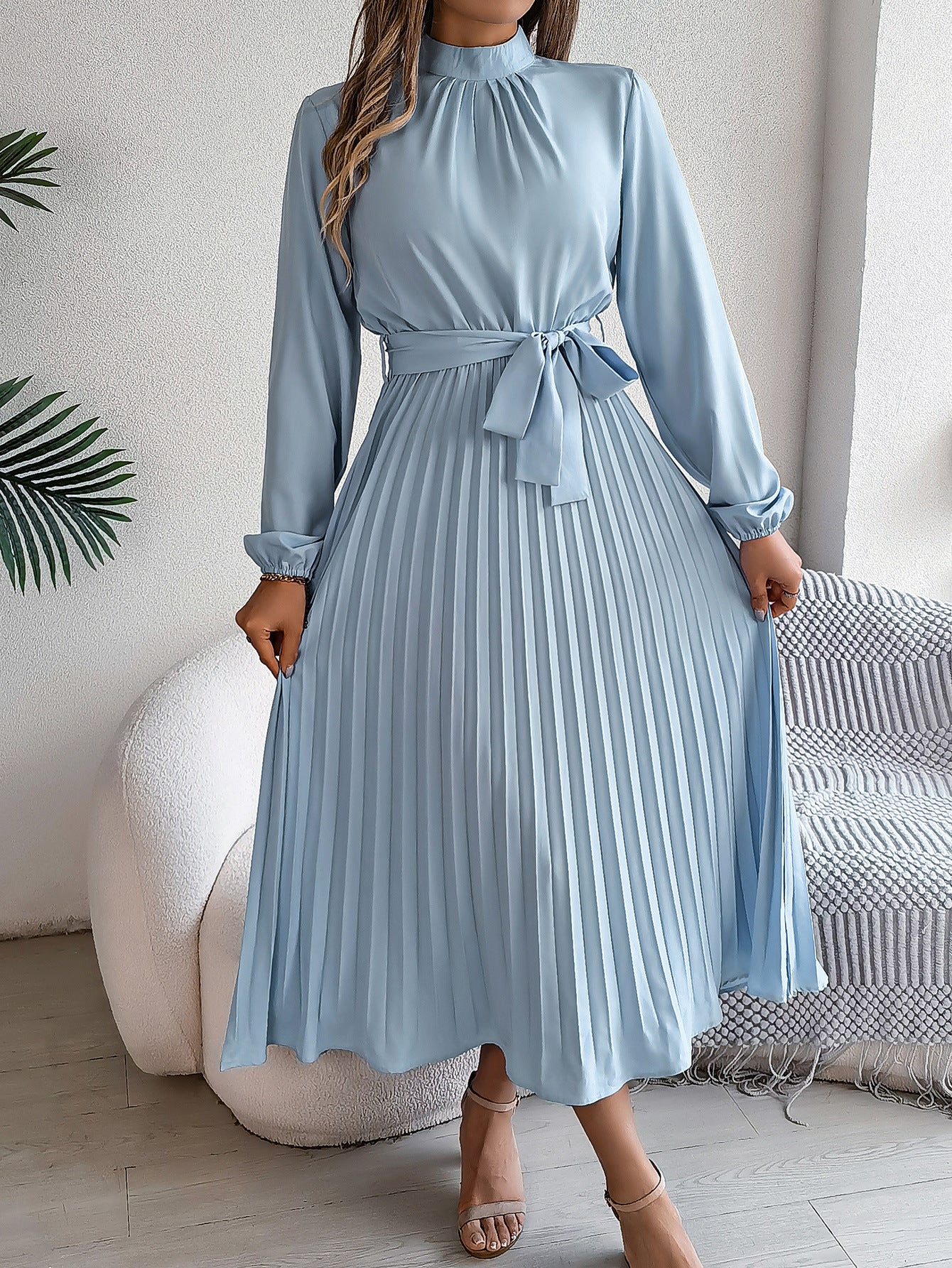 Lea – midi-jurk met opstaande kraag en geplooide rok