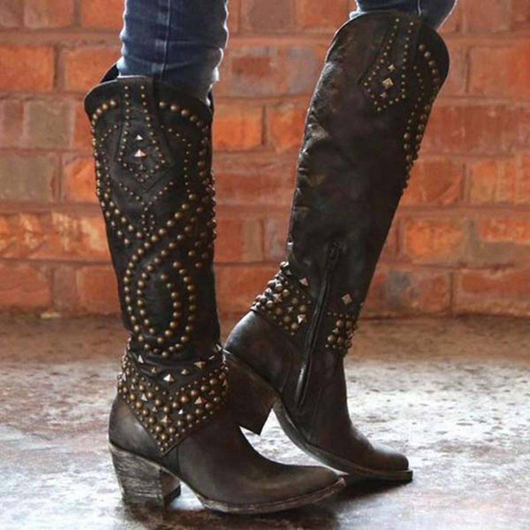 Joanne – hoge pu leren laarzen met studs en stevige hak