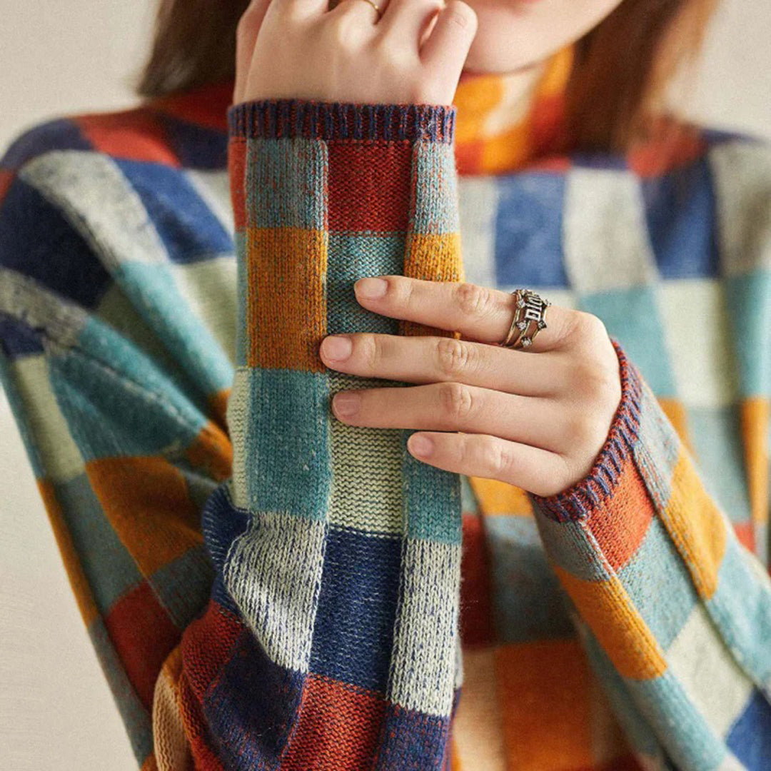 Noëlle – gebreide coltrui met patchworkstructuur en gemêleerde accenten